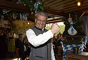 Das ganze Procedere rekommandierte der Schichtl von der Wiesn (©Foto: Ingrid Grossmann)